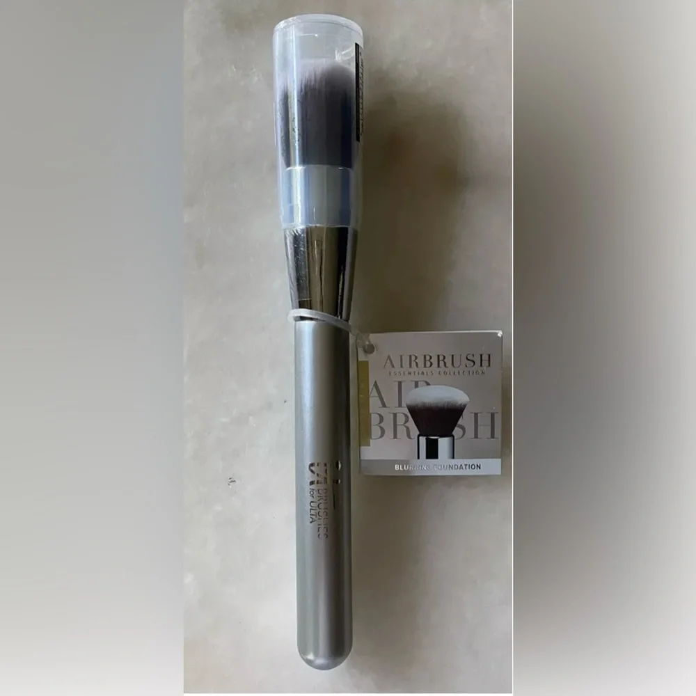 It Cosmetics ULTA Blurring Foundation Brush #101 Sealed New!!🪷